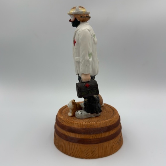 Flambro the Clown by Emmet Kelly Jr. “Veterinarian” Figurine Music Box - Picture 3 of 8